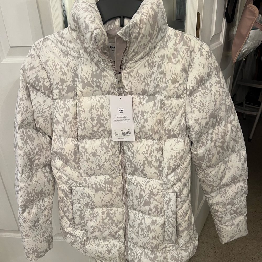 Athleta Women’s Downtown Printed White and Tan Puffer Jacket